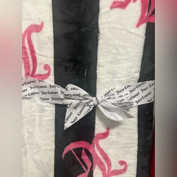 Juicy Couture Black and White Plush Throw - Picture 4 of 7